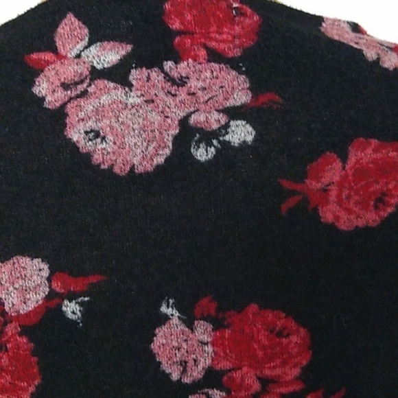 24/7 ROSE FLORAL FINE GAUGE KNIT SWEATER TUNIC TOP COTTAGECORE - Picture 3 of 6